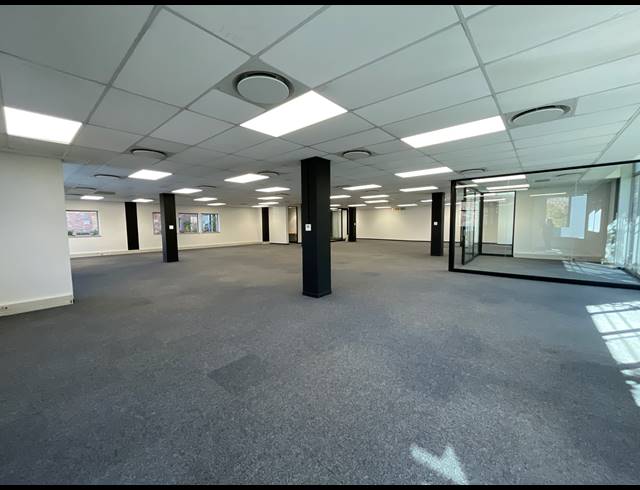 369M² OFFICE TO LET IN BRYANSTON